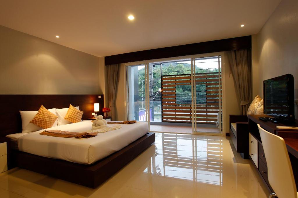 Nize Hotel - Sha Plus Phuket Exterior photo