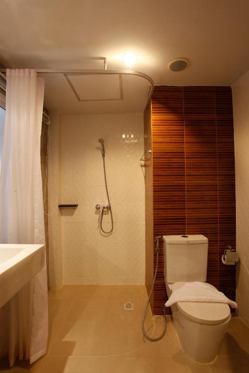 Nize Hotel - Sha Plus Phuket Room photo